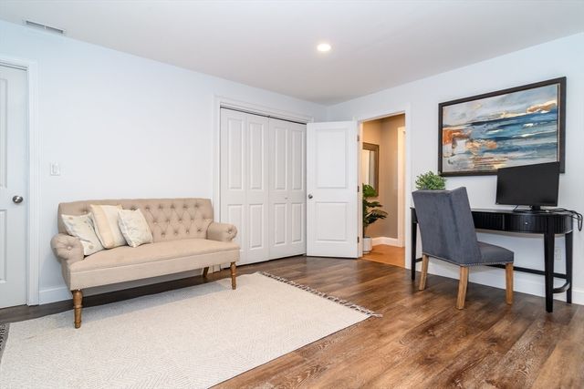 2 Hunters Ln, Natick, MA 01760