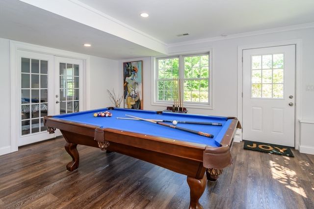 2 Hunters Ln, Natick, MA 01760