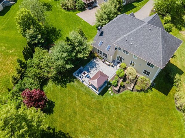 2 Hunters Ln, Natick, MA 01760
