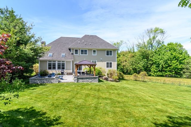 2 Hunters Ln, Natick, MA 01760