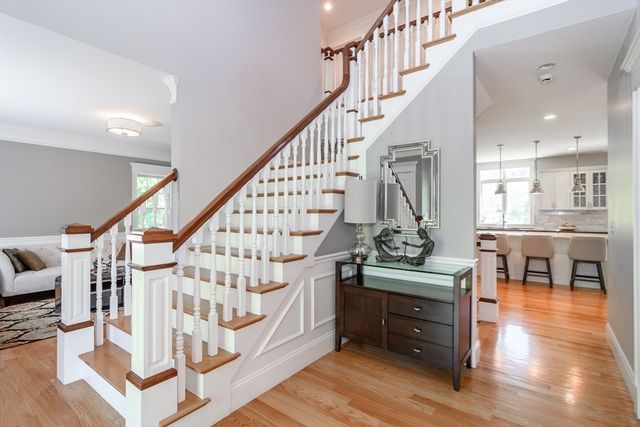 2 Hunters Ln, Natick, MA 01760