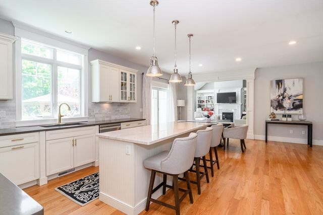2 Hunters Ln, Natick, MA 01760
