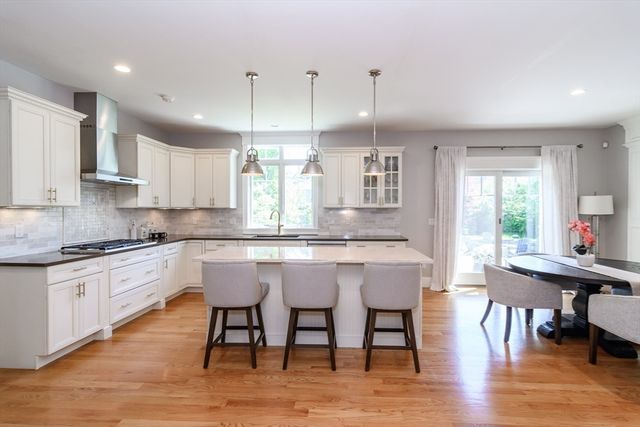 2 Hunters Ln, Natick, MA 01760