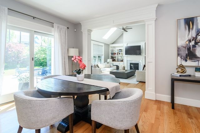 2 Hunters Ln, Natick, MA 01760