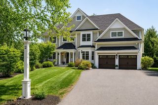 2 Hunters Ln, Natick, MA 01760