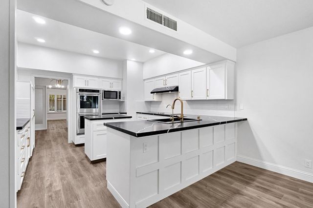 2828 W Compton Court, Fresno, CA 93711