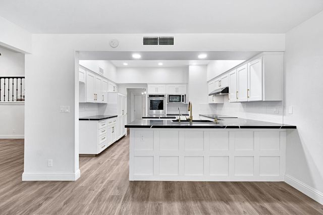 2828 W Compton Court, Fresno, CA 93711