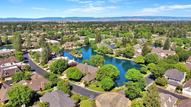 2828 W Compton Court, Fresno, CA 93711