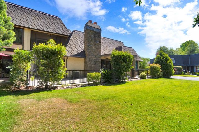2828 W Compton Court, Fresno, CA 93711