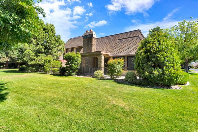 2828 W Compton Court, Fresno, CA 93711