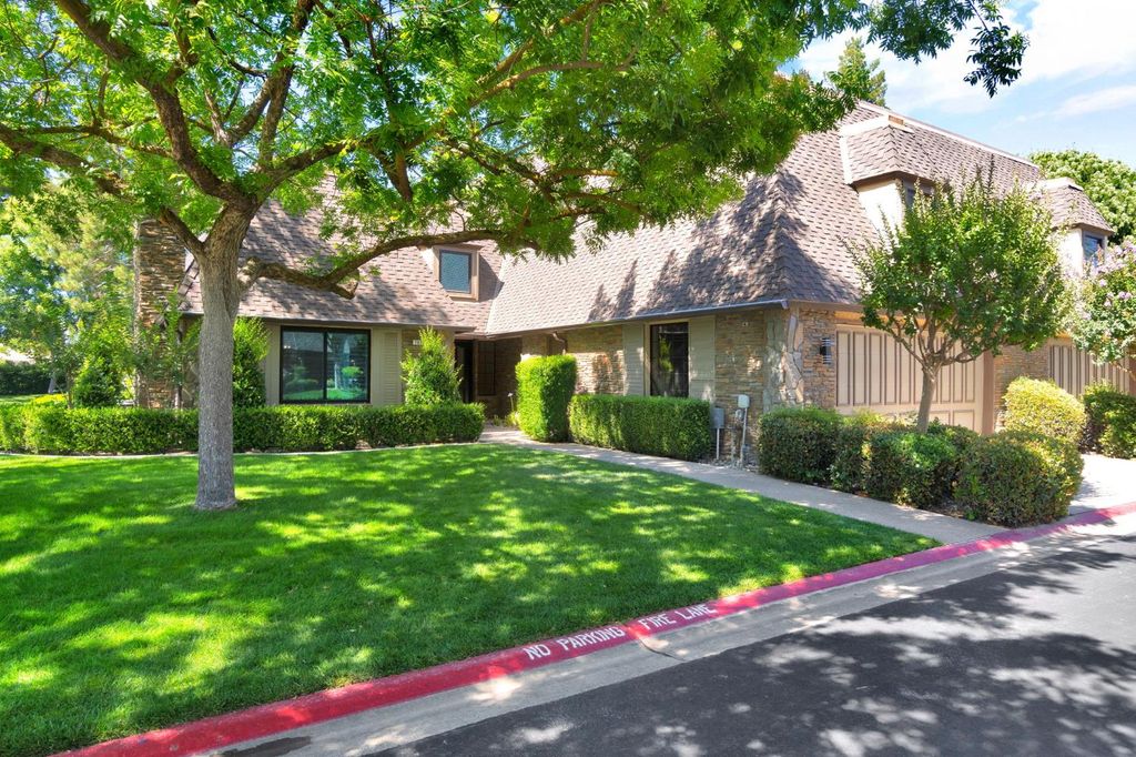2828 W Compton Court, Fresno, CA 93711