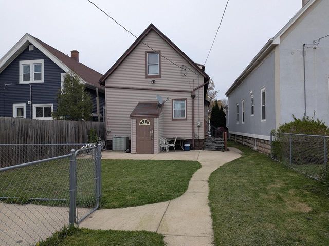 2621 S 30th STREET, Milwaukee, WI 53215