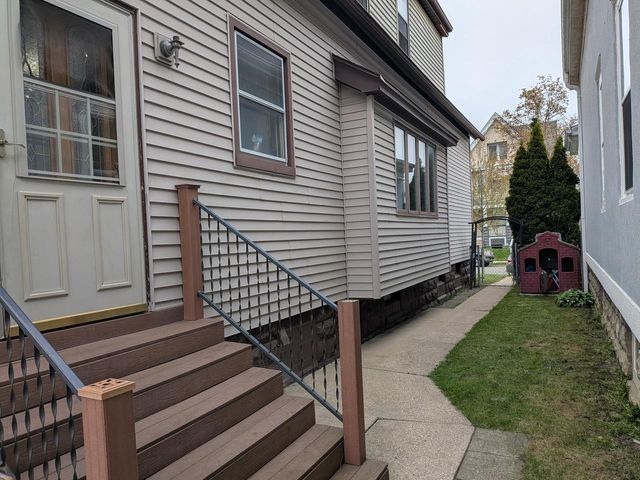2621 S 30th STREET, Milwaukee, WI 53215