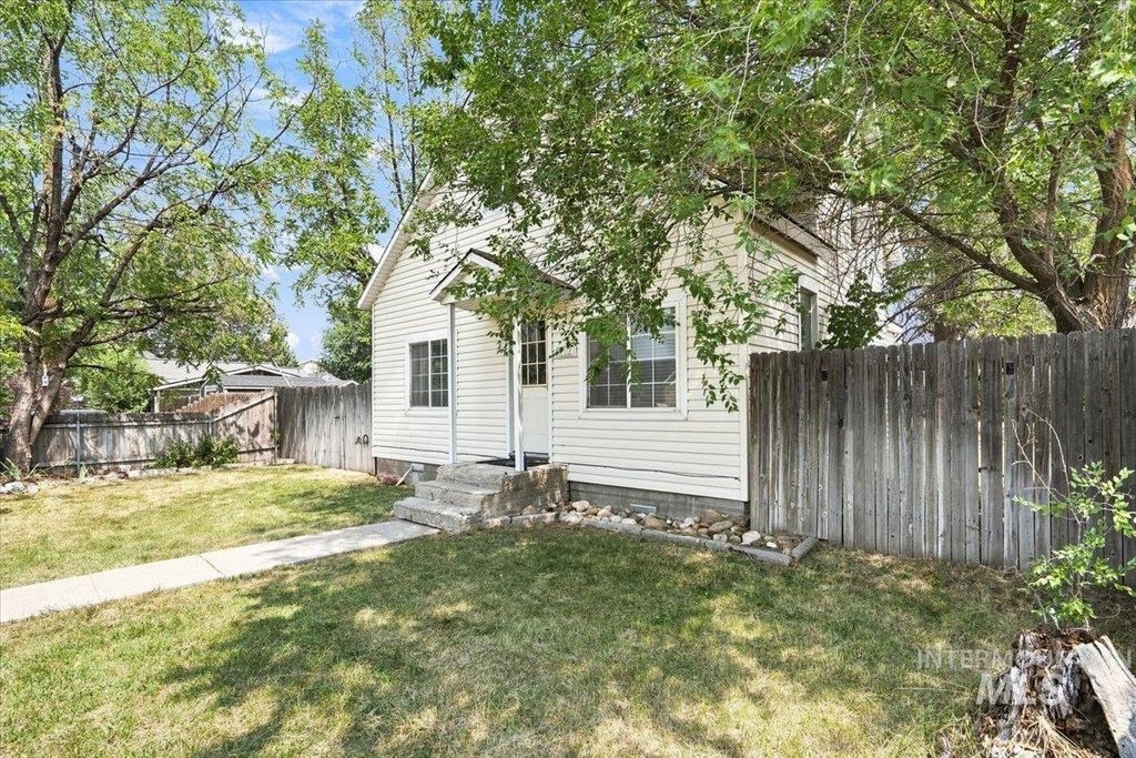 212 Ne 2nd St, Meridian, ID 83642 photo 3