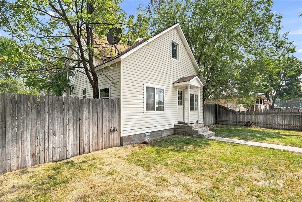 212 Ne 2nd St, Meridian, ID 83642 photo 4