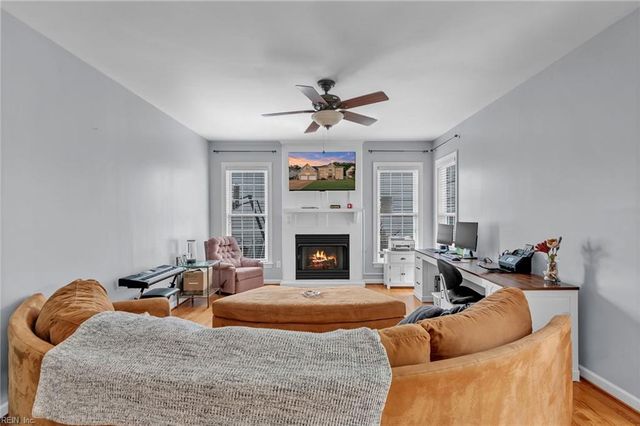 412 Brentmeade DR, Yorktown, VA 23693