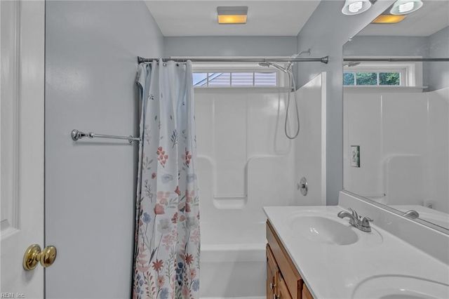412 Brentmeade DR, Yorktown, VA 23693