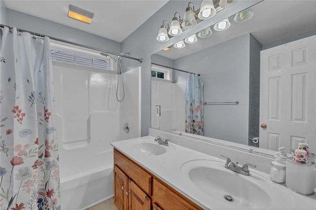412 Brentmeade DR, Yorktown, VA 23693