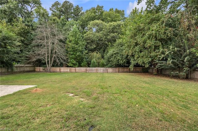 412 Brentmeade DR, Yorktown, VA 23693