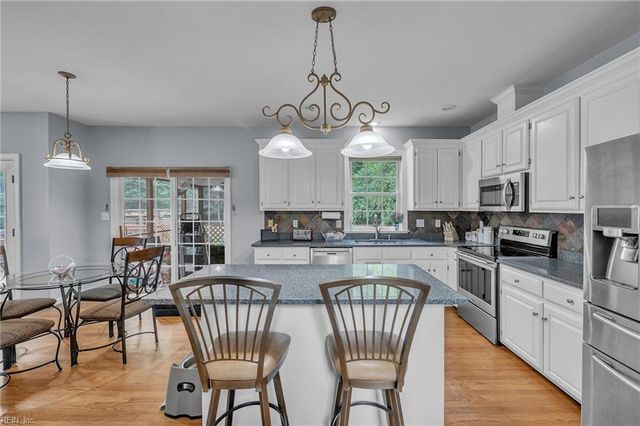 412 Brentmeade DR, Yorktown, VA 23693