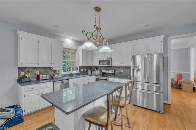 412 Brentmeade DR, Yorktown, VA 23693