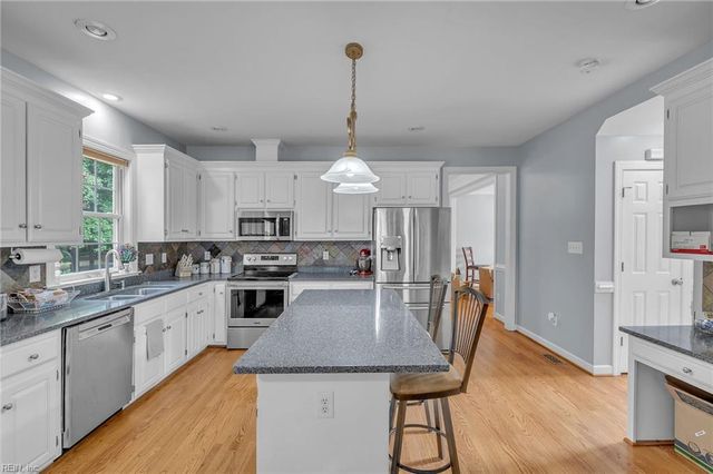 412 Brentmeade DR, Yorktown, VA 23693