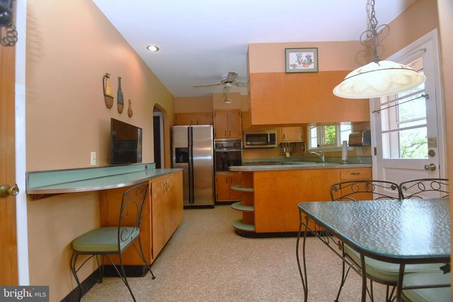 800 BLUEBELL RD, Warminster, PA 18974