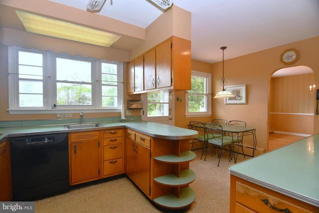800 BLUEBELL RD, Warminster, PA 18974