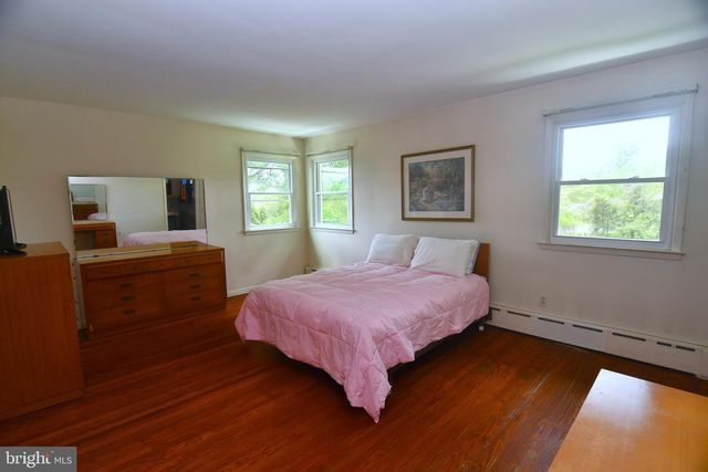 800 BLUEBELL RD, Warminster, PA 18974