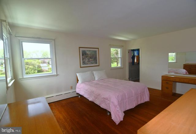 800 BLUEBELL RD, Warminster, PA 18974