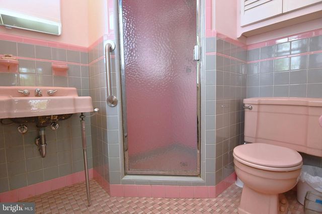 800 BLUEBELL RD, Warminster, PA 18974