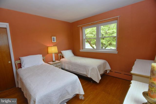 800 BLUEBELL RD, Warminster, PA 18974