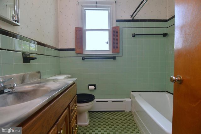 800 BLUEBELL RD, Warminster, PA 18974