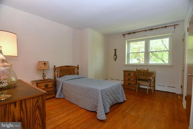 800 BLUEBELL RD, Warminster, PA 18974