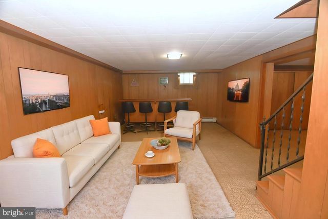 800 BLUEBELL RD, Warminster, PA 18974