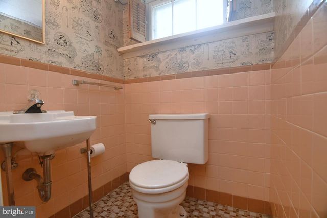 800 BLUEBELL RD, Warminster, PA 18974