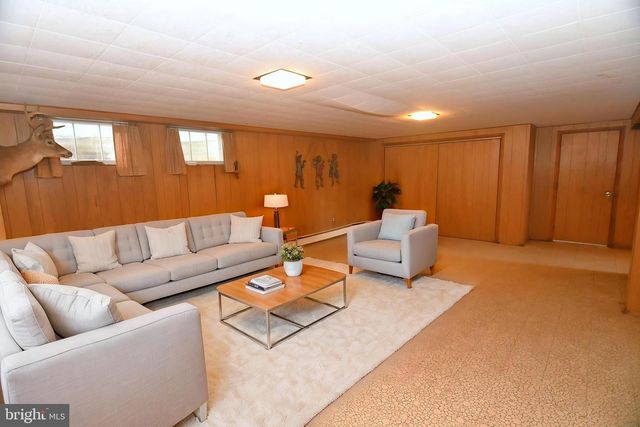 800 BLUEBELL RD, Warminster, PA 18974