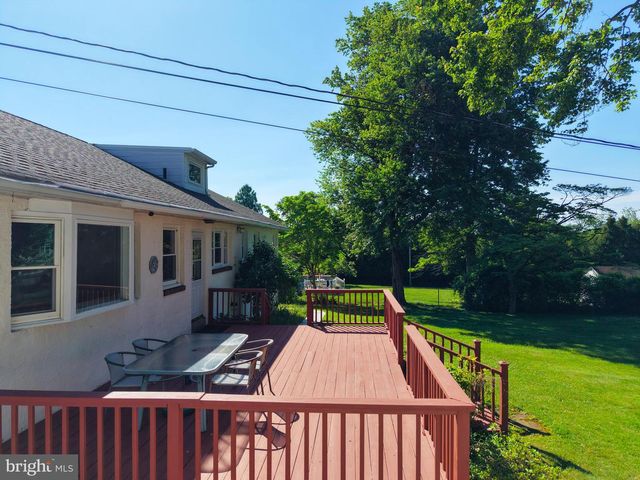 800 BLUEBELL RD, Warminster, PA 18974