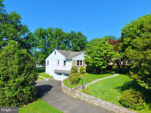 800 BLUEBELL RD, Warminster, PA 18974