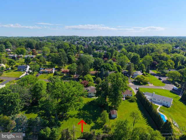 800 BLUEBELL RD, Warminster, PA 18974