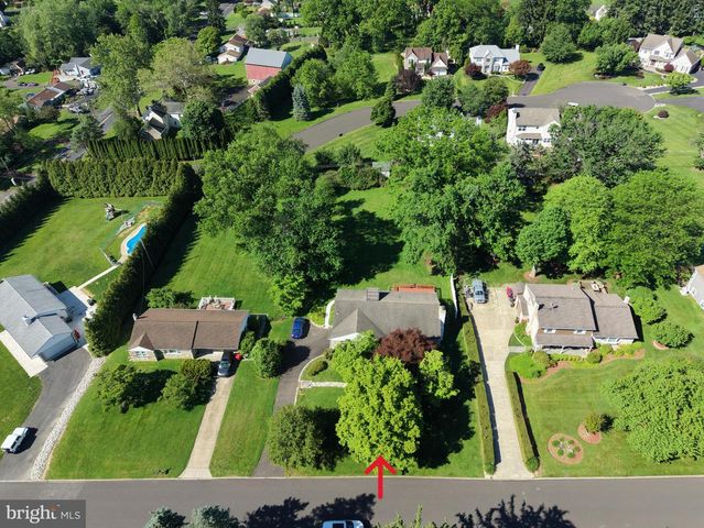 800 BLUEBELL RD, Warminster, PA 18974
