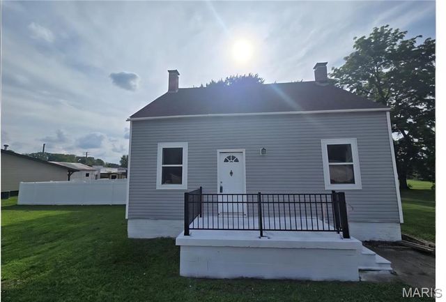 923 S High Street, Belleville, IL 62220