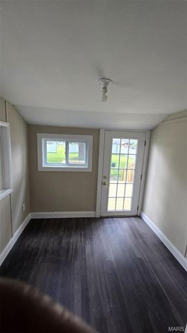 923 S High Street, Belleville, IL 62220