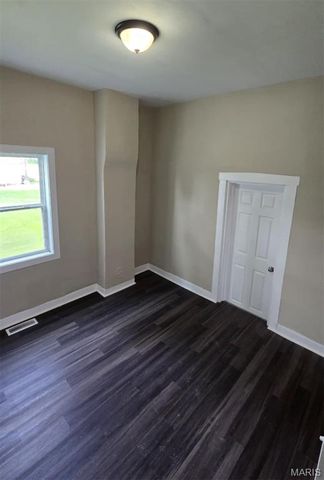 923 S High Street, Belleville, IL 62220