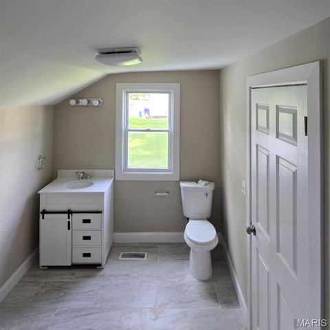 923 S High Street, Belleville, IL 62220