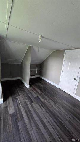 923 S High Street, Belleville, IL 62220