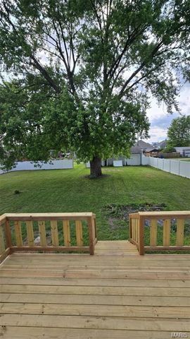 923 S High Street, Belleville, IL 62220