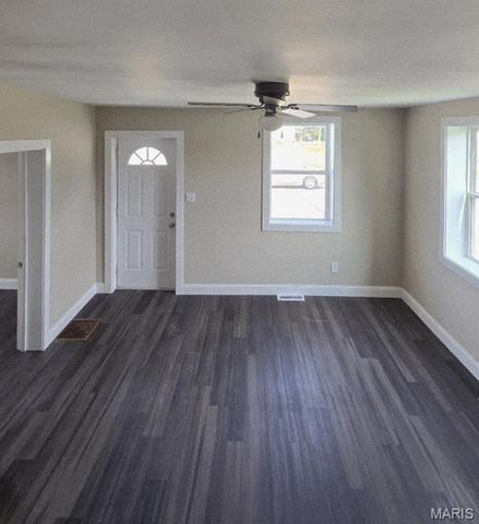 923 S High Street, Belleville, IL 62220