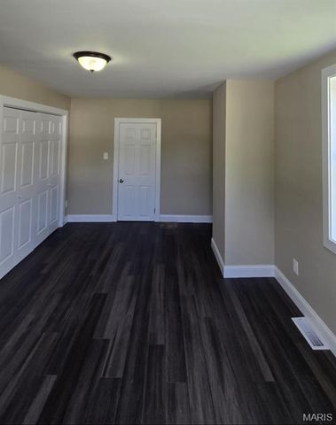 923 S High Street, Belleville, IL 62220