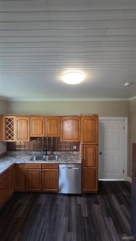 923 S High Street, Belleville, IL 62220